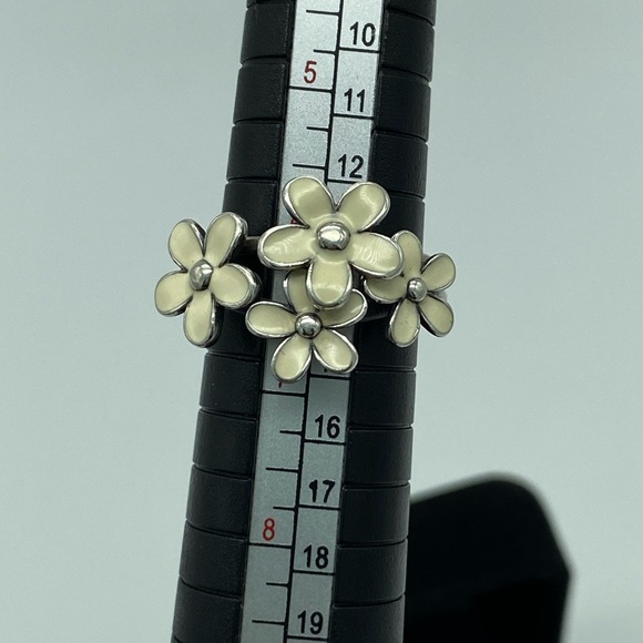 Pandora Stackable Darling Daisies Enamel White Sterling Silver 925 Rings - Picture 3 of 12